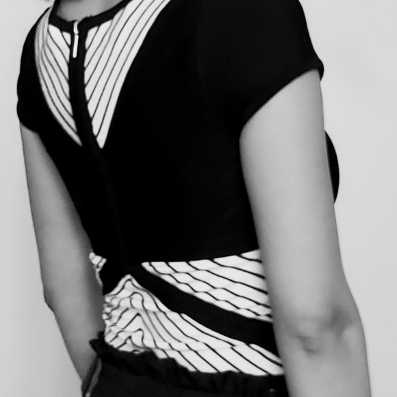 bebe Knit Cut-Out Crop Top - Picture 4 of 8